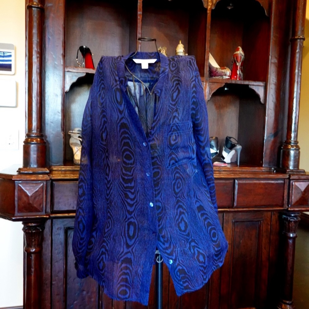 DVF blue snake print silk blouse Size 8